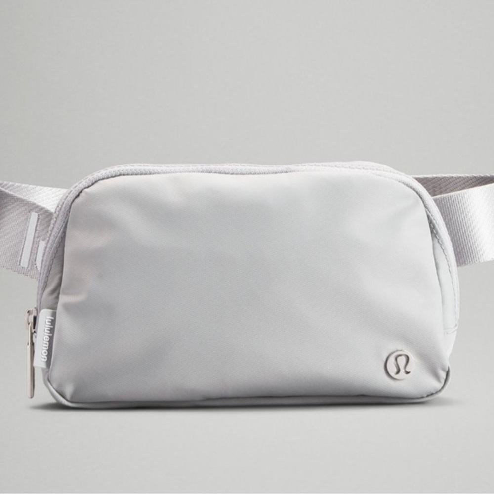 NWT Lululemon Everywhere belt bag silver drop